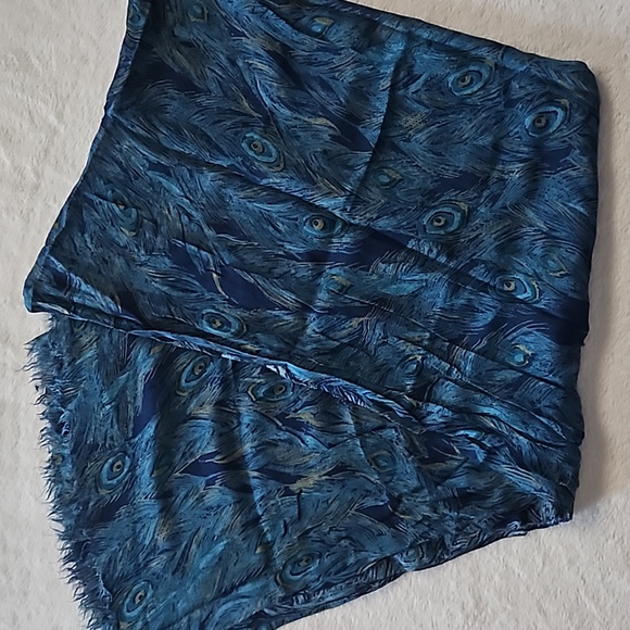 Scarves Lot Set of Four - Picture 4 of 5